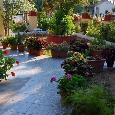 Issos Apartament *